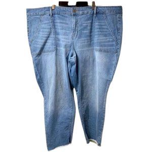 Torrid Boyfriend Jeans Vintage Crop Raw Hem Light Wash